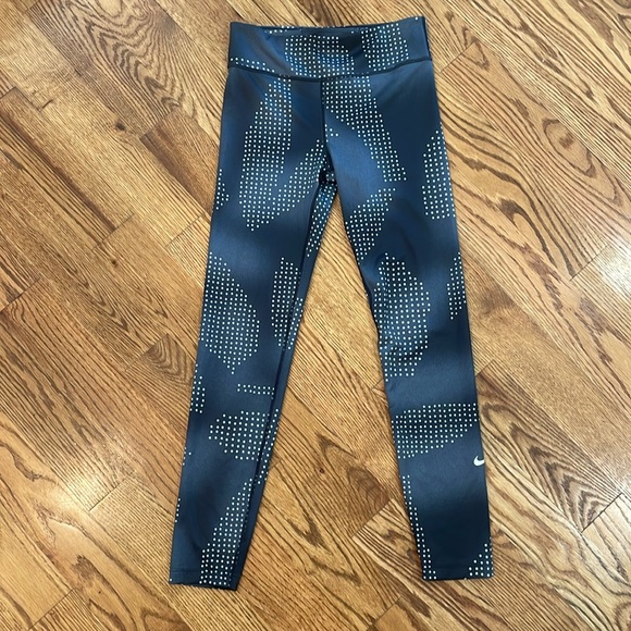 Girl’s Dri-Fit Nike One Leggings/Training Pants. Size Large. Like New Condition. - Picture 3 of 9